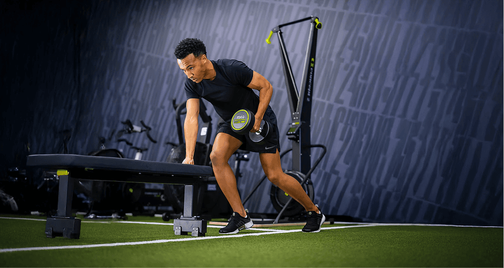 Member training with dumbbells in Club Lime gym